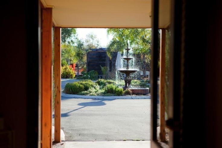 Perricoota Vines Retreat Hotel Moama Room photo