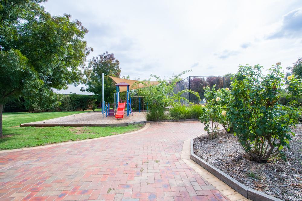Perricoota Vines Retreat Hotel Moama Exterior photo