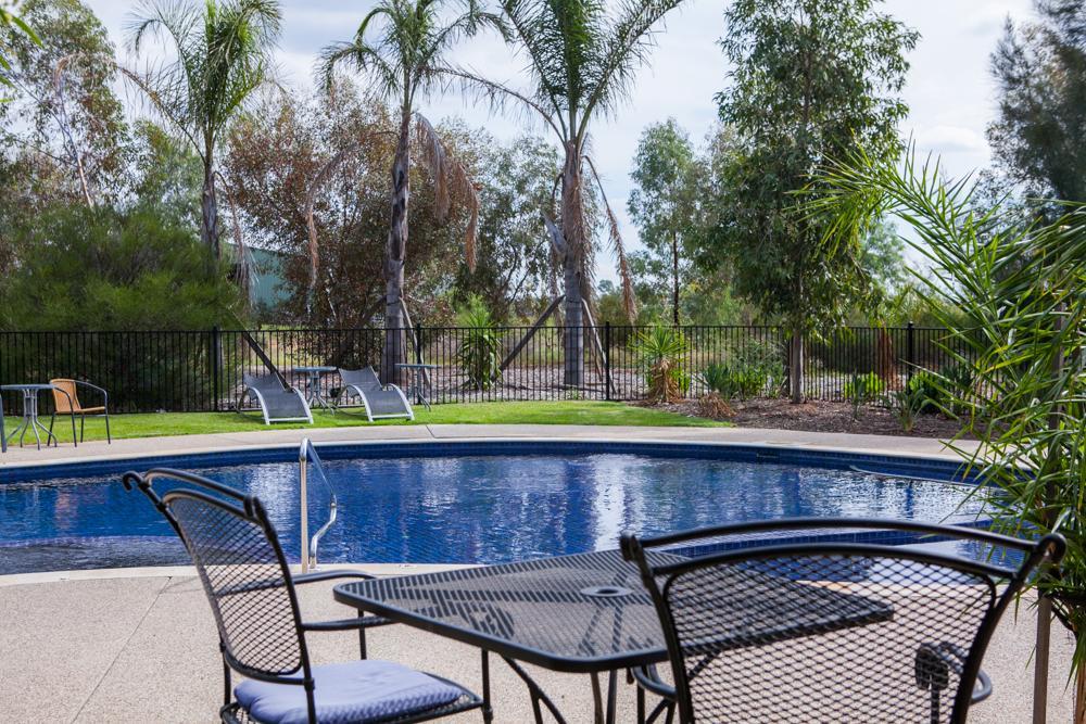 Perricoota Vines Retreat Hotel Moama Exterior photo