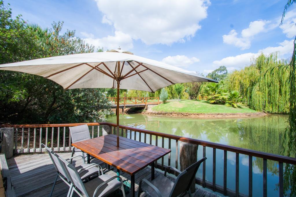 Perricoota Vines Retreat Hotel Moama Room photo