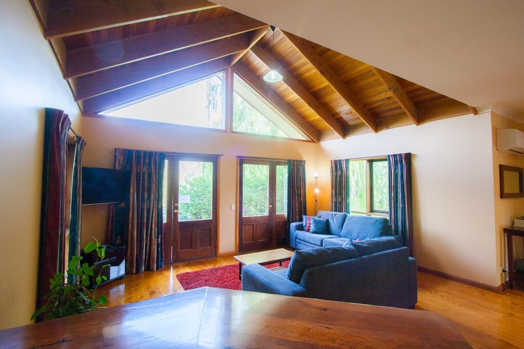 Perricoota Vines Retreat Hotel Moama Room photo